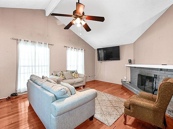 3rd image of 8829 Carousel Ln