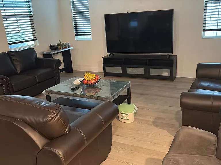2972 E La Avenida Dr — Photo 3