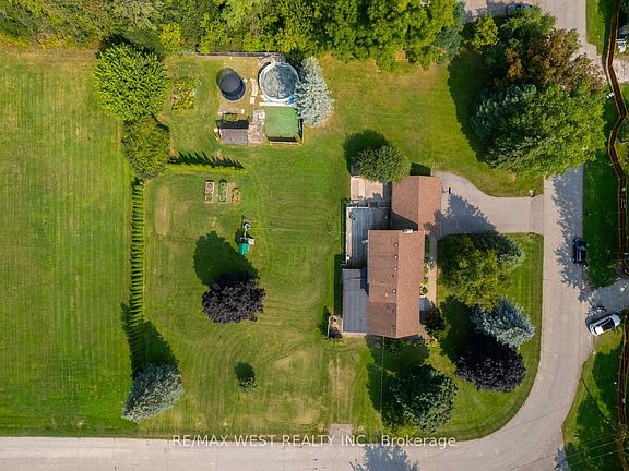 3rd image of 45 Marysfield Dr