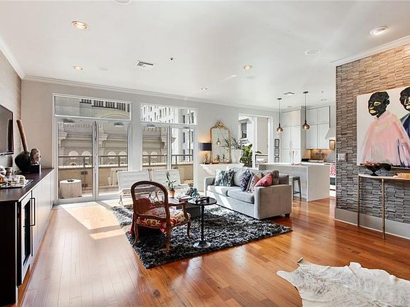 5th image of 821 Perdido St #Penthouse 2