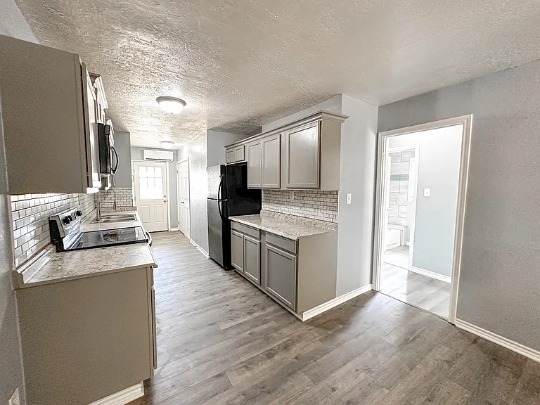 212 SW 23rd Pl — Photo 10