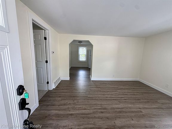 2nd image of 3312 Mandrake St