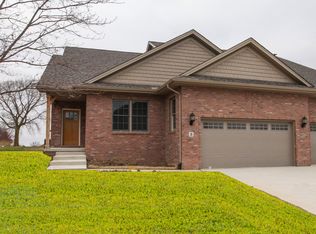 3 Saint Ivans Cir, Bloomington, IL 61705