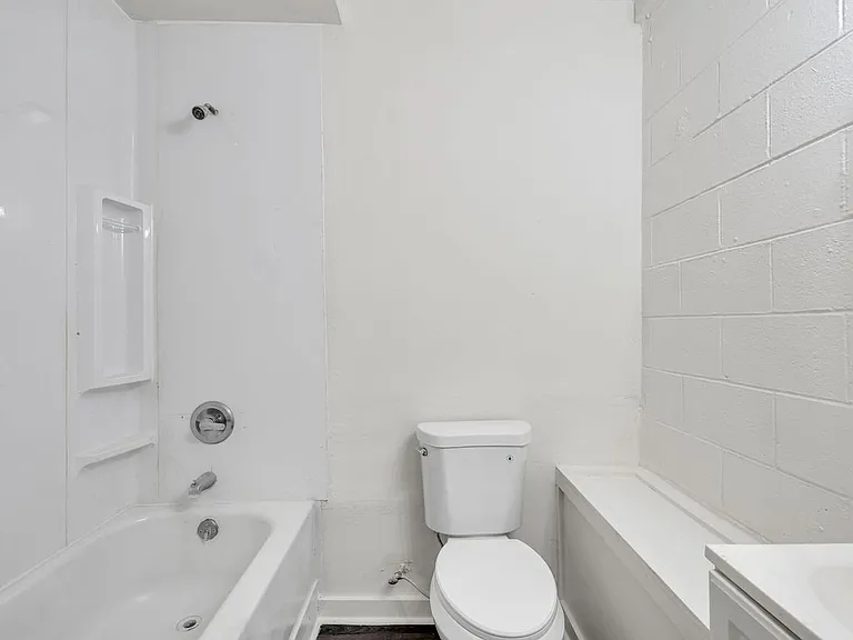1619 Laharpe St #B — Photo 5