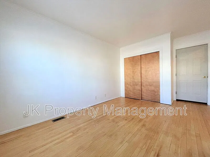 Studio, 1.0 bath, $625 — Photo 3