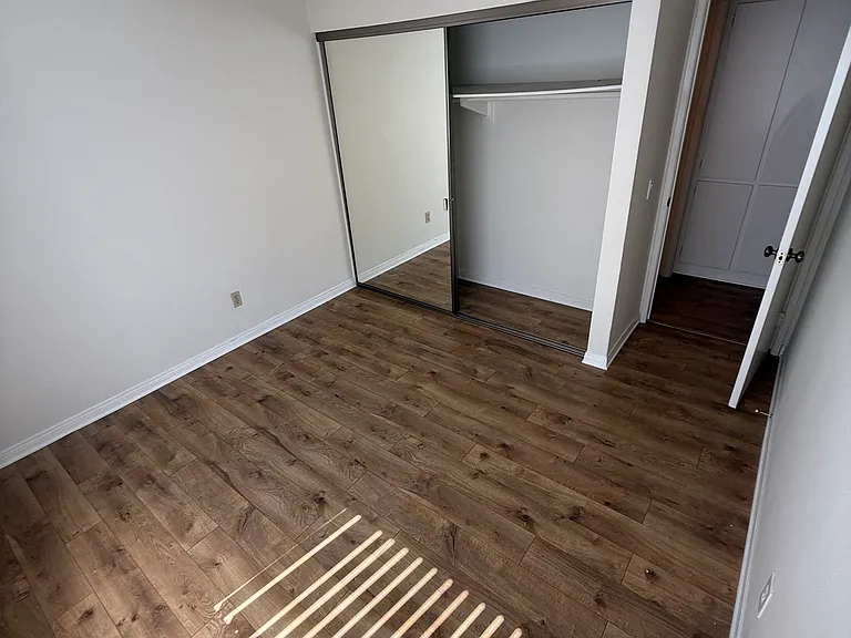 18408 Hatteras St #13 — Photo 8