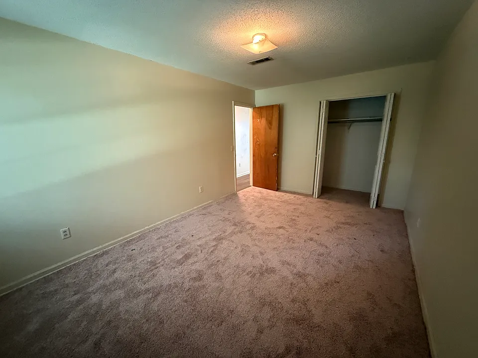 806 Mobile St #2