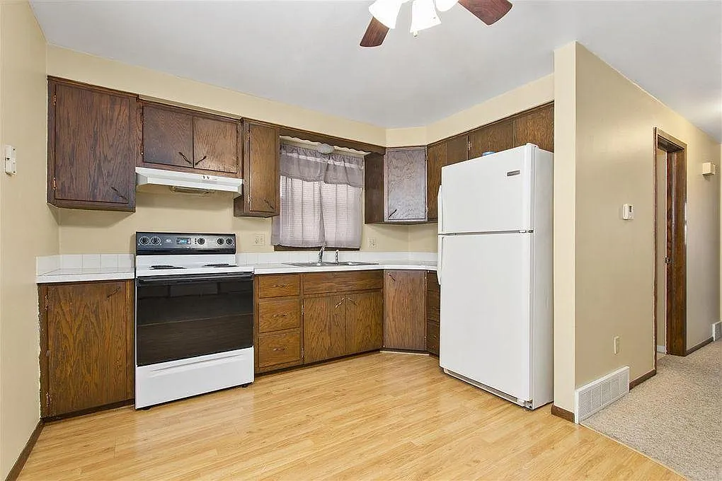 2 bed, 776 sqft, $900 — Photo 2