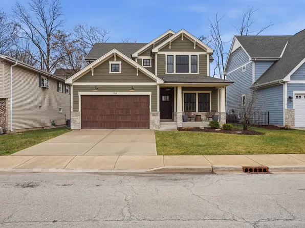 704 East St, Lemont, IL 60439