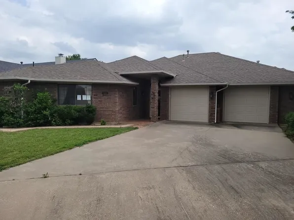 636 NW Waterford Dr, Lawton, OK 73505