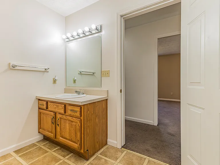 1620 W Jackson St — Photo 16