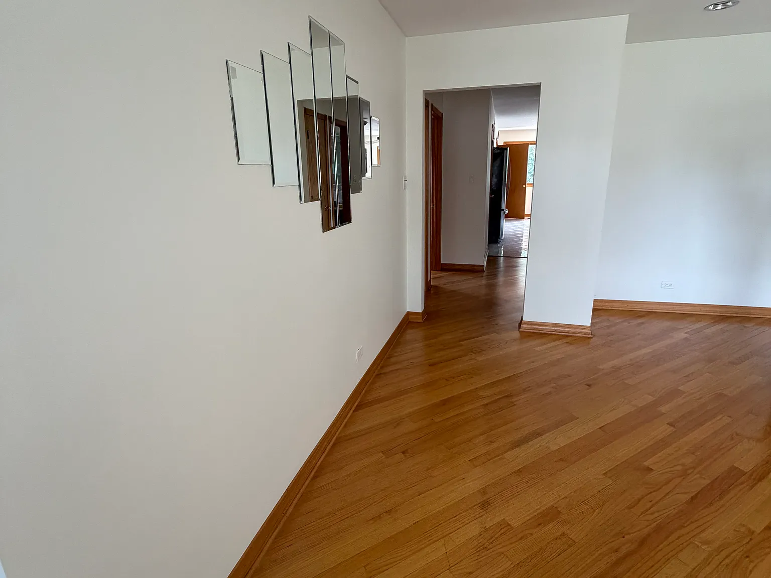 4 bed, 1104 sqft, $3,000 — Photo 4