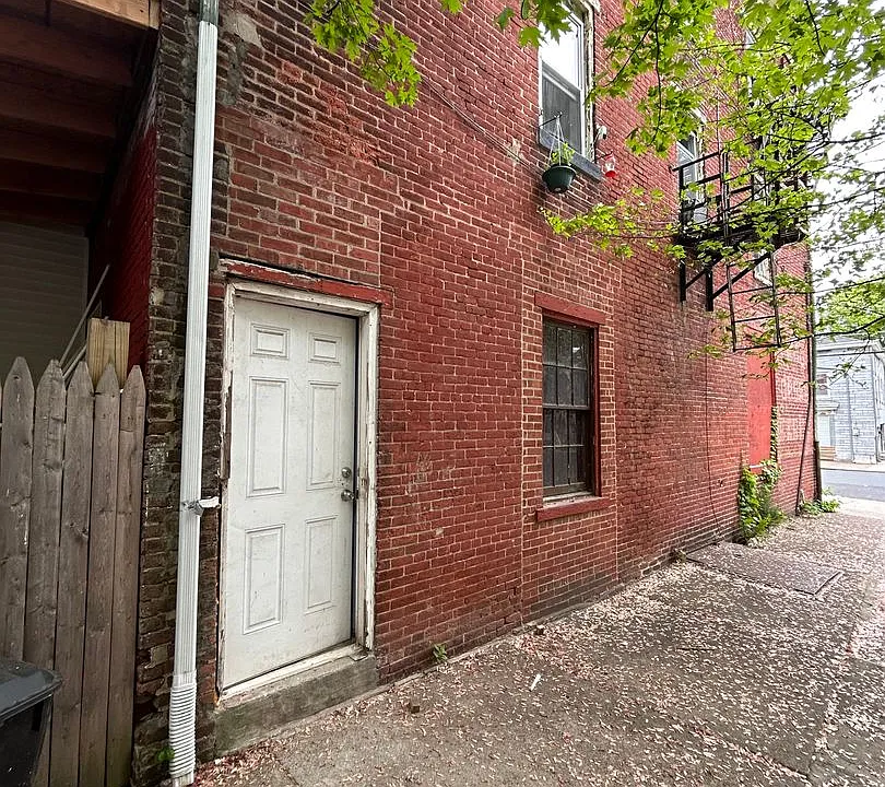 600 Lamberton St