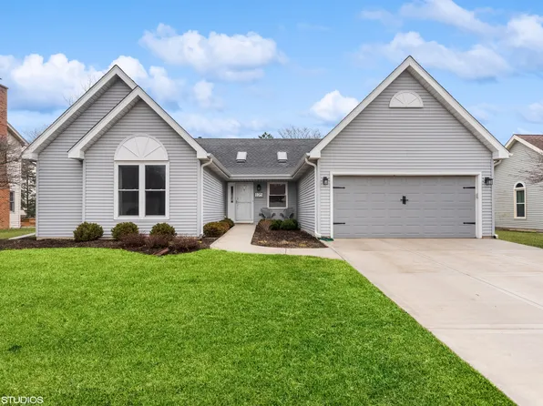 125 Fern Rd, Lake Zurich, IL 60047
