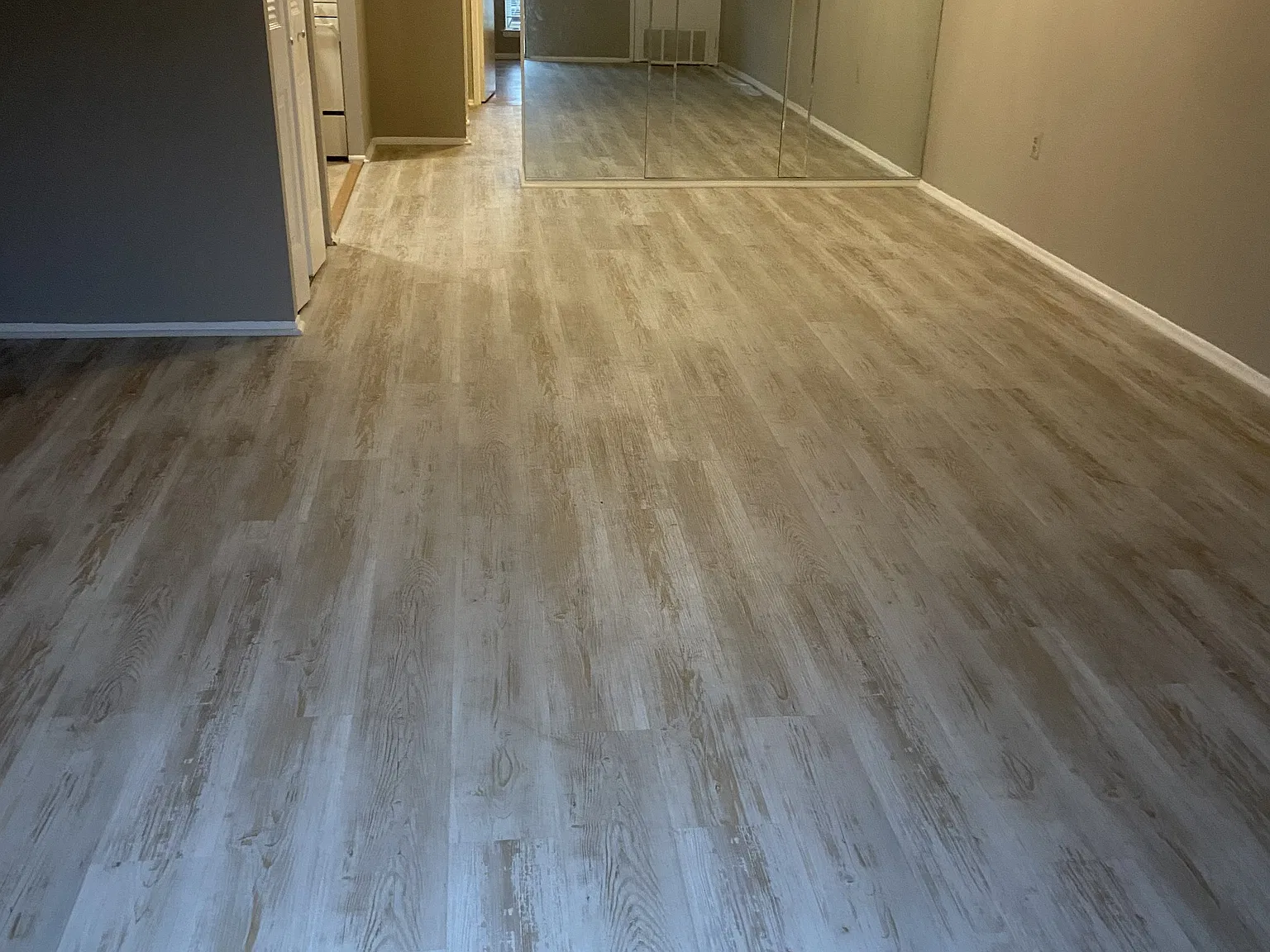 2 bed, 1000 sqft, $1,650 — Photo 2