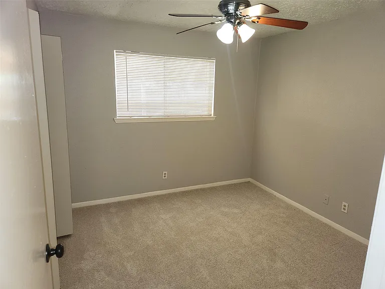 22127 Elsinore Dr — Photo 15