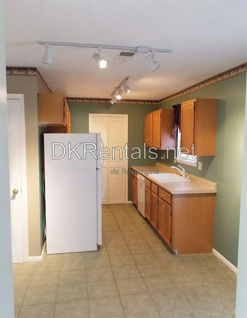 3 bed, 2.5 bath, 1513 sqft, $1,850 — Photo 3
