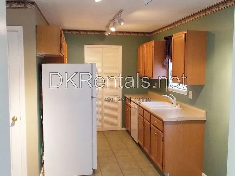 2160 Denson Ln S — Photo 3