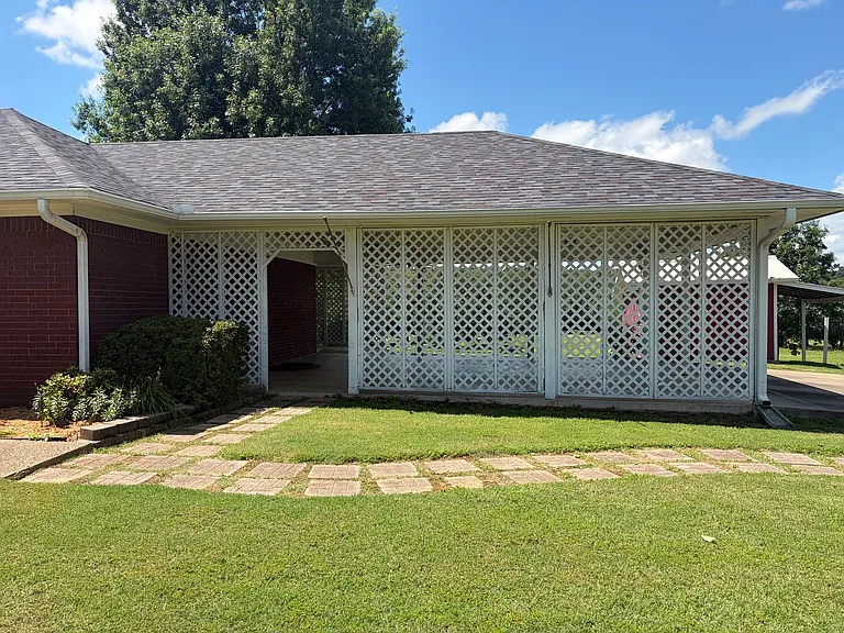 3606 Highway 71 E — Photo 3