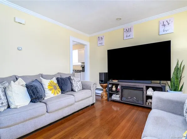 8 Pilgrim Walk, Stamford, CT 06906