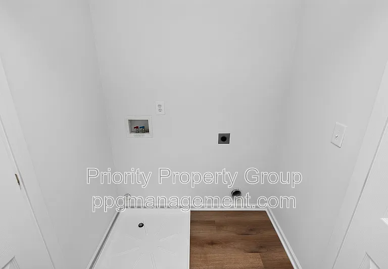3204 Barons Court Rd — Photo 32