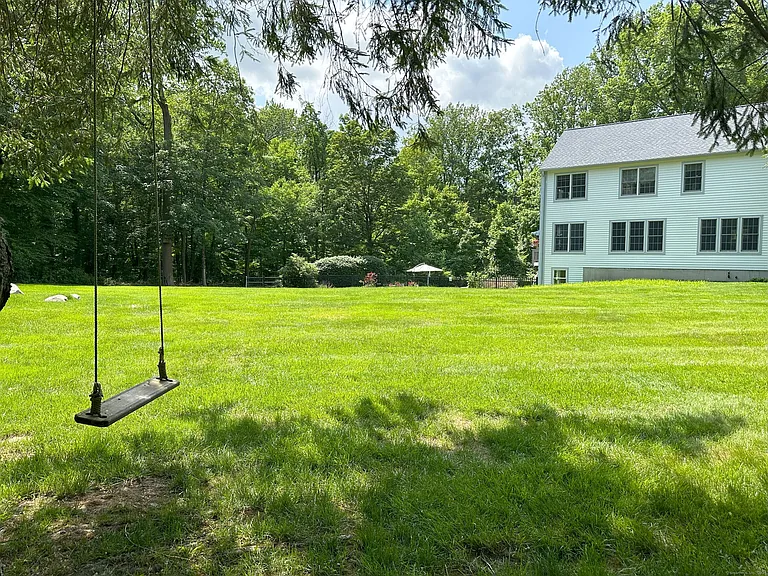 11 Van Campen Ln — Photo 10