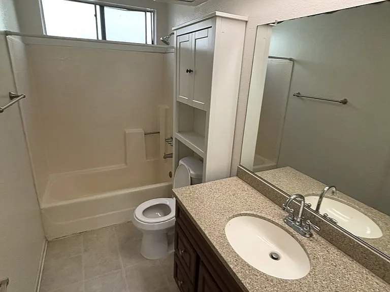 945 N Alfred St #102 — Photo 4