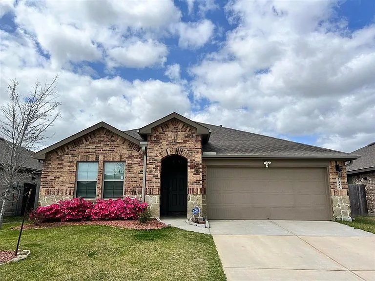 3923 Hawaiian Ct — Photo 1