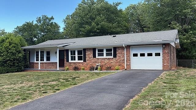 1st image of 242 Edgewood Cir #3