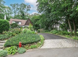 40 Oakland Dr, Port Washington, NY 11050