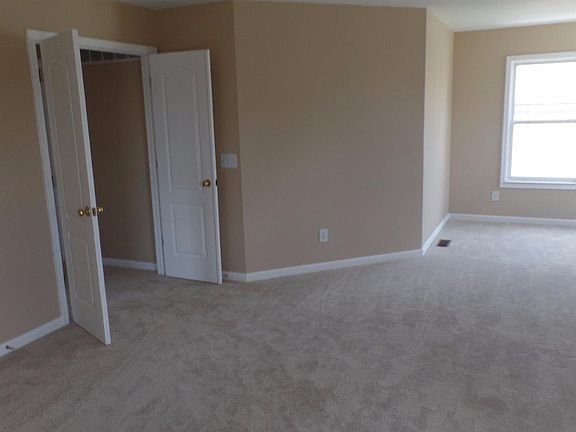 4th image of 939 Woodchuck Dr