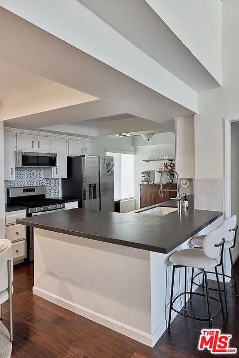 2 bed, 2.0 bath, 1558 sqft, $5,900 — Photo 3