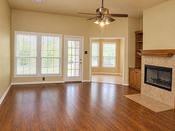 2nd image of 421 E Division St