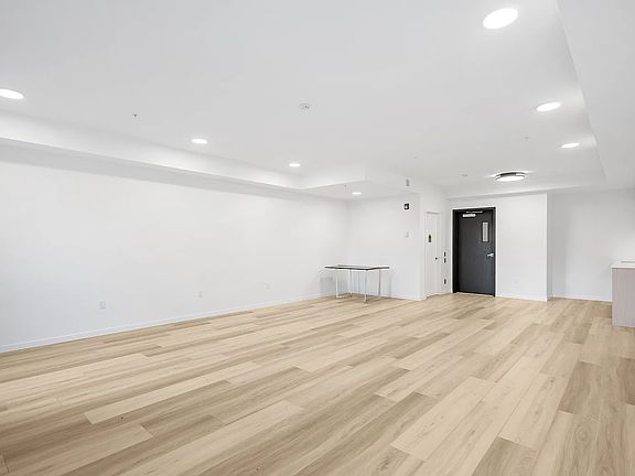 4th image of 37994 2nd Ave #307
