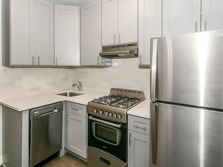 627 W Melrose St #P2 — Photo 1