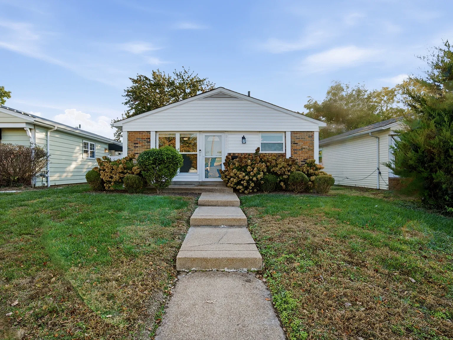 3 bed, 1.5 bath, 1173 sqft, $2,000 — Photo 1