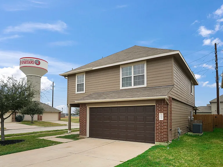 19034 Moynihan Dr — Photo 3