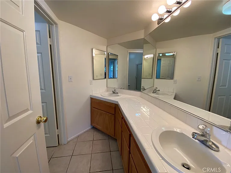 8210 Quakertown Ave — Photo 17