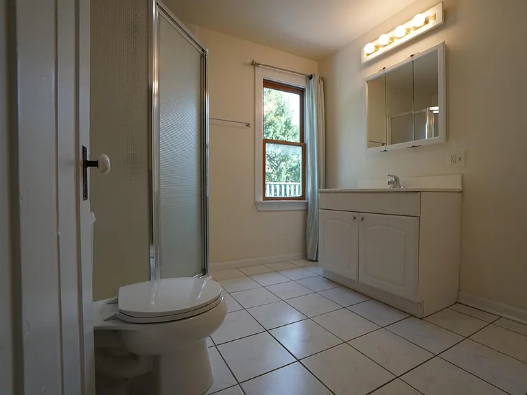 upstairs full bathroom