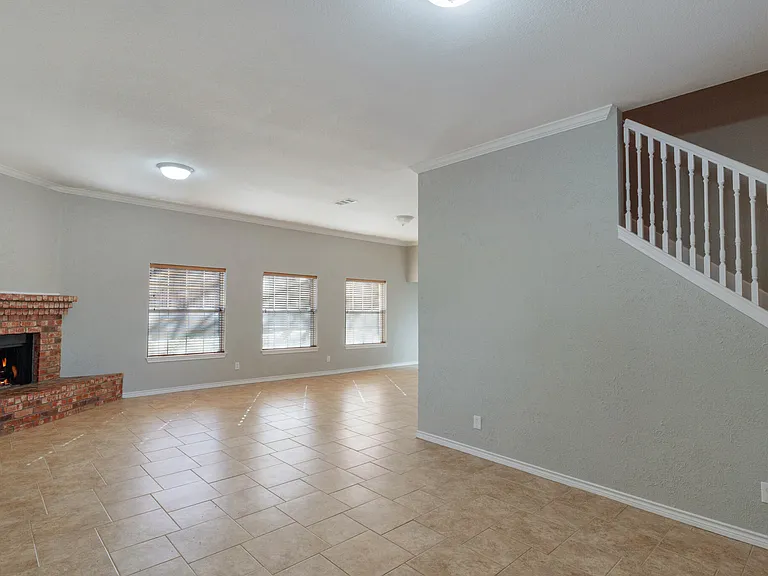 6561 Calmont Ave — Photo 2