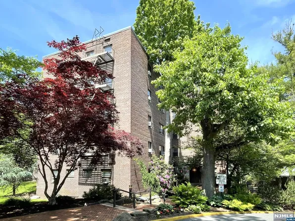 3091 Edwin Ave APT 5C, Fort Lee, NJ 07024