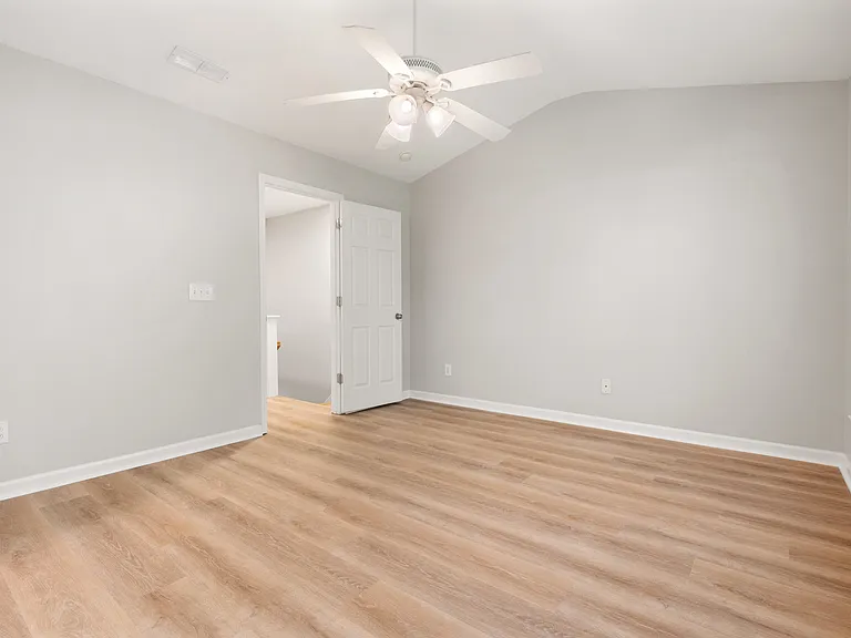 502 Canyon Lake Cir — Photo 15