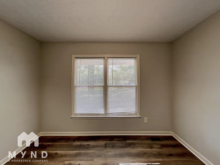 2728 Columbia Dr — Photo 12