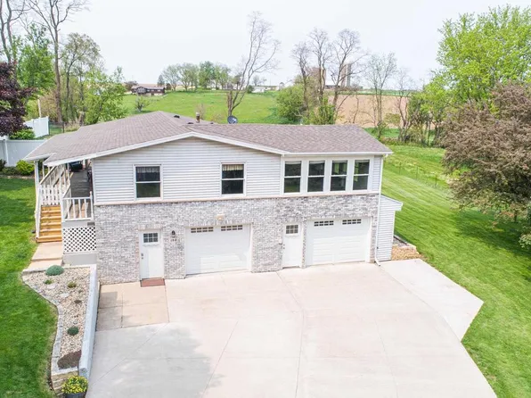 180 Water STREET, Benton, WI 53803
