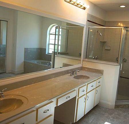 5th image of 12 Wood Haven Dr
