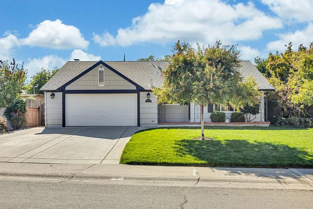 324 Evelyn Ave photo 1