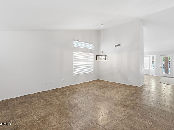 3rd image of 908 E VERBENA Drive