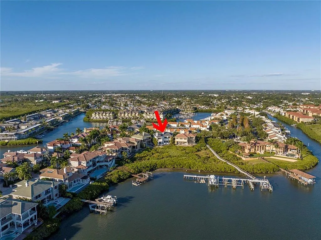 4 bed, 5.5 bath, 3575 sqft, $20,000 — Photo 3