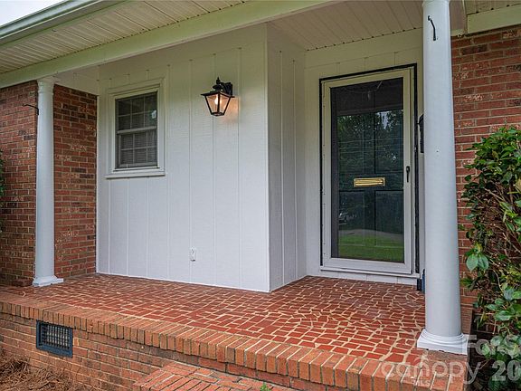 5th image of 225 Dogwood Dr