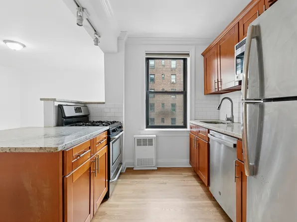 4501 Broadway image 4 of 7